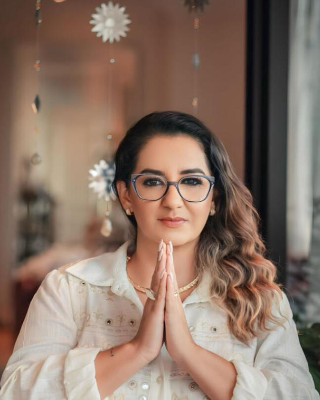Imagem de Juliany Brugin, mentora vibracional e canal espiritual